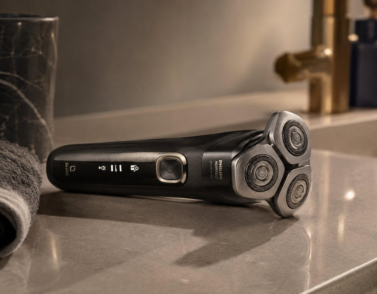 Philips Norelco Shaver 5200 ComfortCut rotary blades for a smooth everyday shave