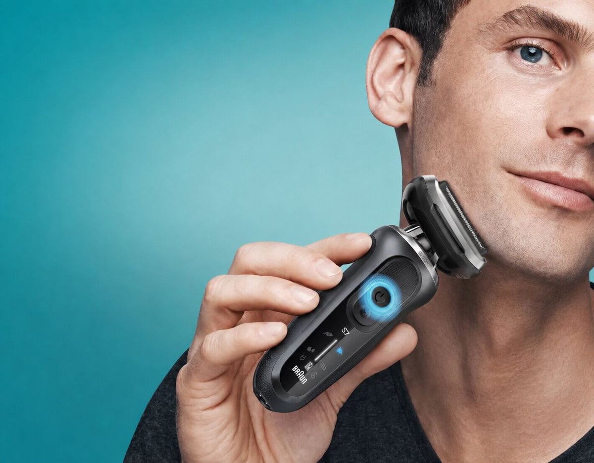 Braun Series 7 7120s flexible 360 ContourFlex shaving head following facial contours